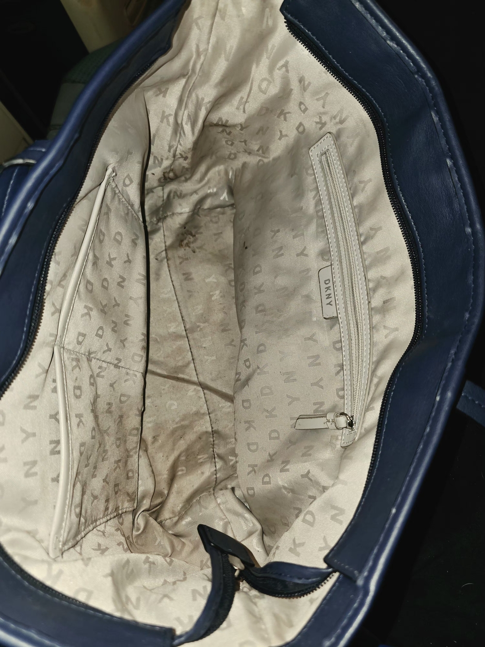 DKNY Totebag - Picture 2 of 3